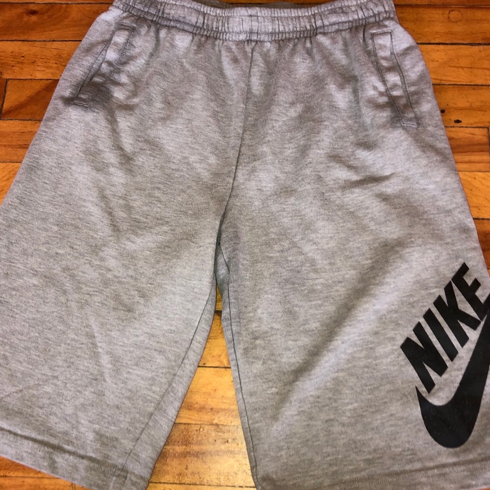 Men’s grey XL Nike shorts